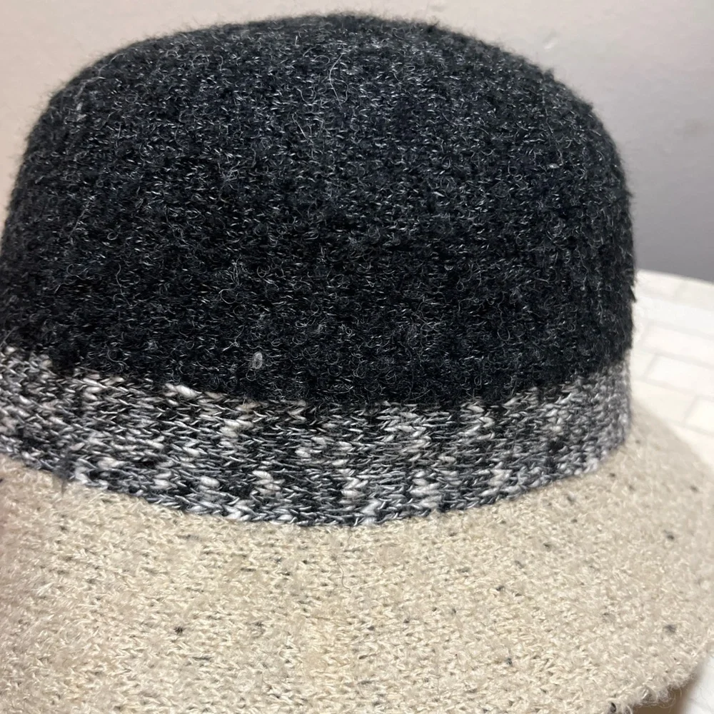 Bouclé Textured Flapper Hat in Black Gray & Beige Gradient